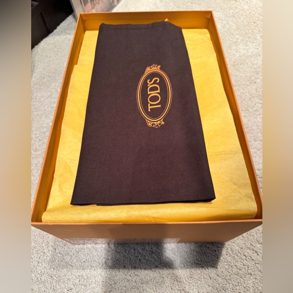 NEW IN BOX Tods Leather Loafers - Picture 5 of 9